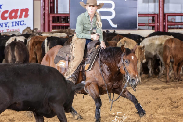 Non Pro Elizabeth Quirk on Rockn The Rollz, owned by Ten 27 Ranch